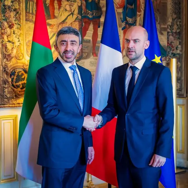 Abdullah bin Zayed meets France's FM in Paris