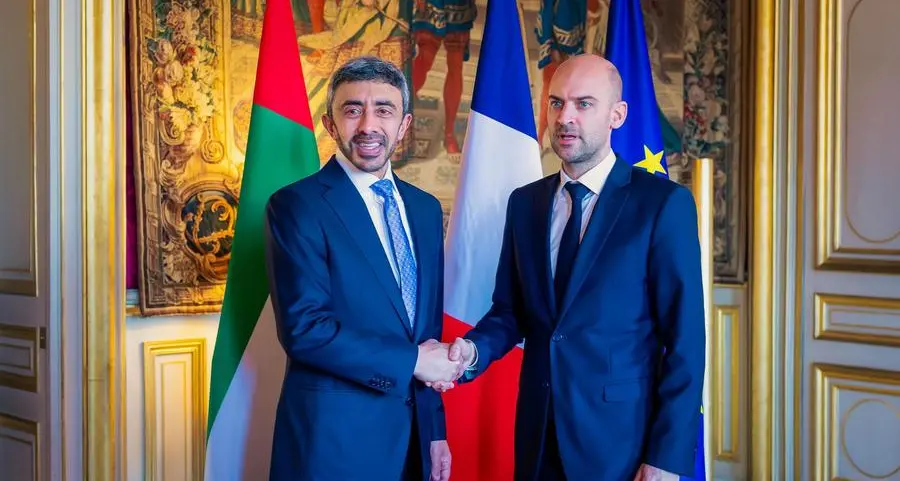 Abdullah bin Zayed meets France's FM in Paris
