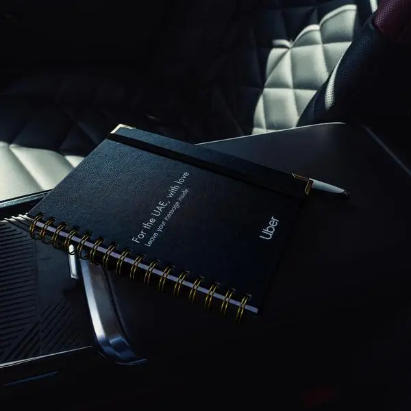 أوبر تطلق مبادرة دفاتر \"رسائل متبادلة\" في مركباتها لركاب دبي لمشاركة رسائل التضامن والتقدير لدولة الإمارات