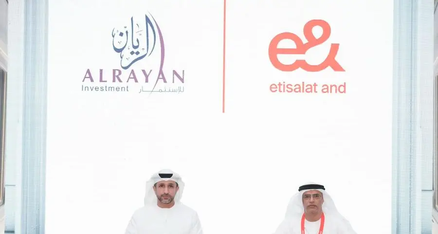 \"إي آند\" و\"الريان للاستثمار\" تتعاونان لتوفير خدمات الإنترنت لأكثر من 42 ألف مقيم في المجمّعات العمالية والإنسانية في أبوظبي