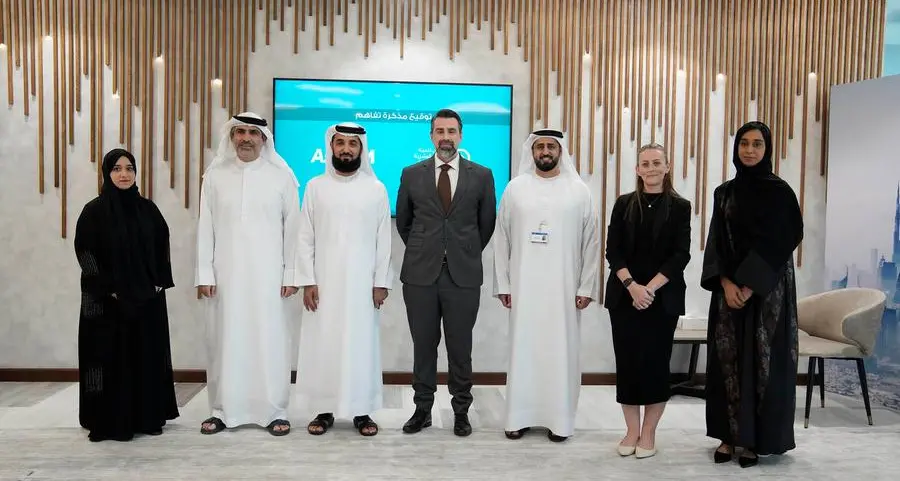 مجلس تنمية الموارد البشرية الإماراتية في دبي يوقع مذكرة تفاهم مع \"إيكوم\"