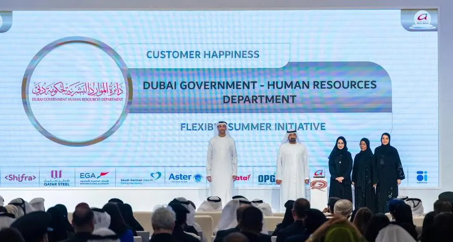 دائرة الموارد البشرية لحكومة دبي تحصد جائزة أفكار عربية عن مبادرة \"صيفنا مرن\"