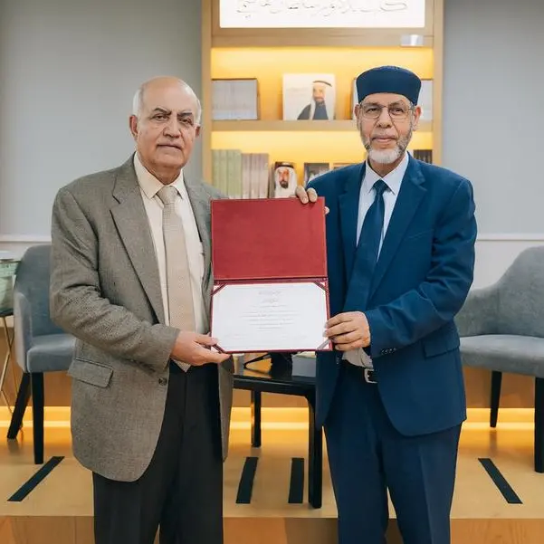 \"مجمع اللّغة العربيّة\" يناقش تحقيق المخطوطات الأدبيّة وإسهامات العرب في العلوم التطبيقيّة