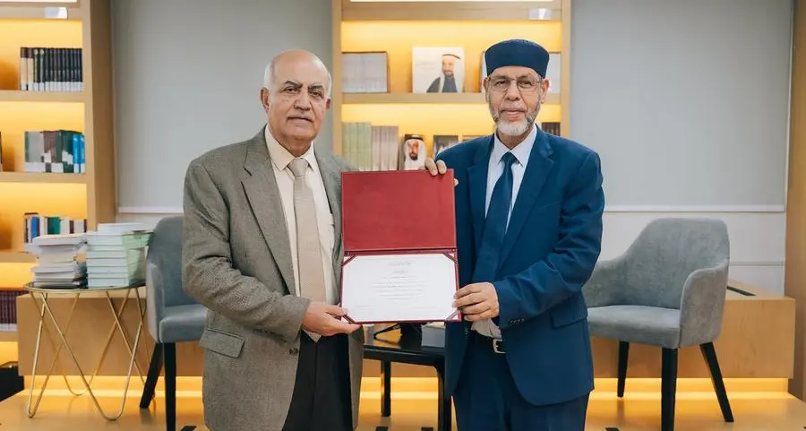 \"مجمع اللّغة العربيّة\" يناقش تحقيق المخطوطات الأدبيّة وإسهامات العرب في العلوم التطبيقيّة