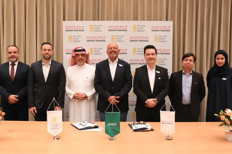 أسواق التميمي وYellow Door Energy توقعان عقد تأجير محطة طاقة شمسية