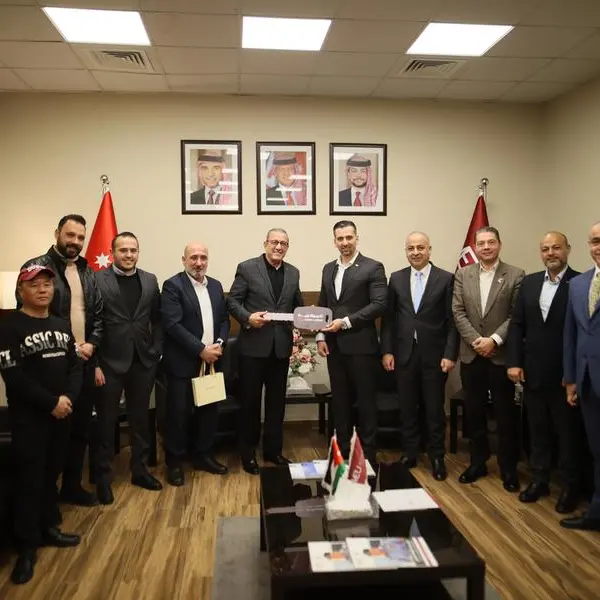 المركزية كنج لونج الأردن تسلّم جامعة الشرق الأوسط خمس حافلات حديثة