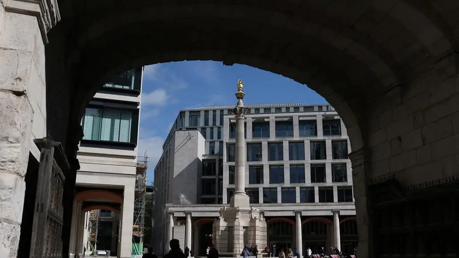 London stocks set for weekly decline as investors weigh central bank moves