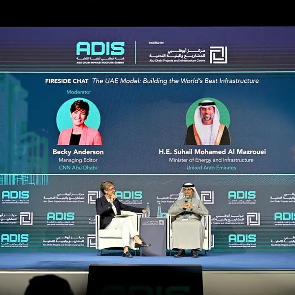 سهيل المزروعي: الإمارات ترسّخ نموذجاً عالمياً في بناء مدن المستقبل عبر بنية تحتية ذكية ومستدامة