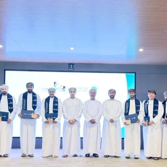 بنك العز الإسلامي ومعهد التواصل يحتفلان بتخريج المشاركين من برنامج تمكين الباحثين عن عمل من ذوي الإعاقة السمعية