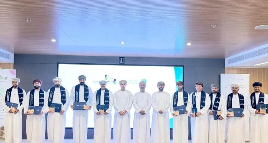 بنك العز الإسلامي ومعهد التواصل يحتفلان بتخريج المشاركين من برنامج تمكين الباحثين عن عمل من ذوي الإعاقة السمعية