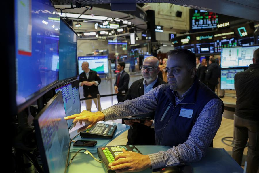 Stocks steady, gold tumbles as Kevin Warsh emerges as likely Fed pick