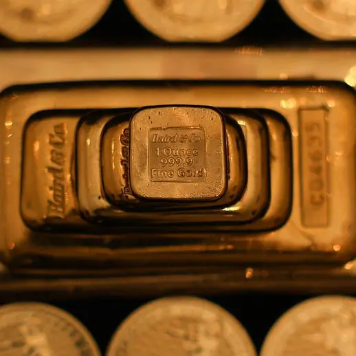 Gold recovers from two-week low on persistent safe-haven appetite