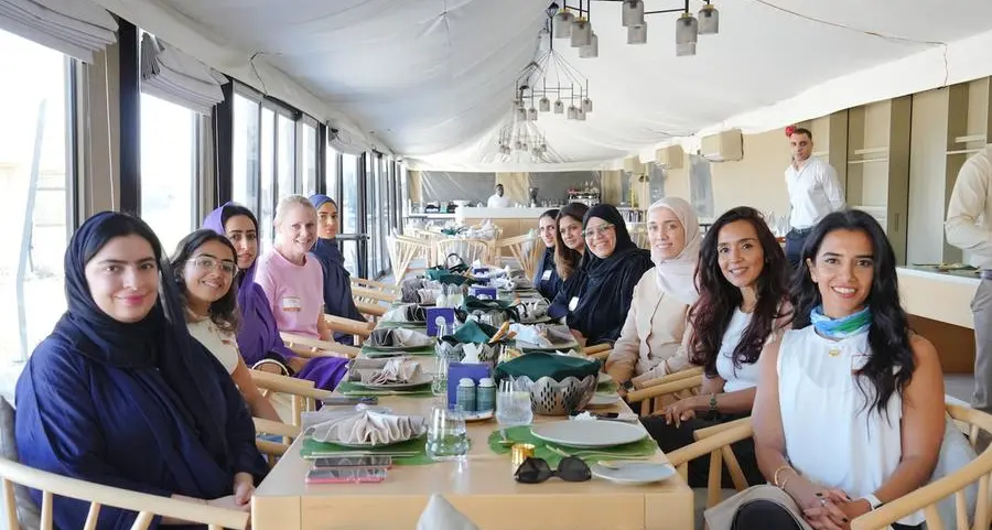 شراع يختتم النسخة الأولى من زمالة الشارقة لصانعات الأثر