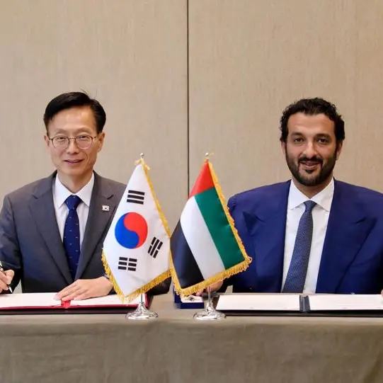 بن طوق يبحث مع وزير الملكية الفكرية الكوري ووزير القانون السنغافوري تعزيز التعاون في أنشطة الملكية الفكرية وتطوير حماية التصاميم الصناعية
