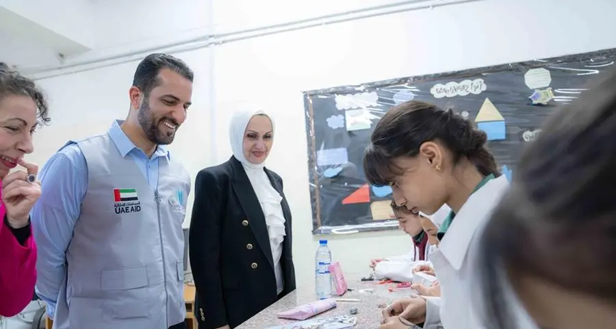 سلطان بن أحمد القاسمي يزور مخيم \"ماركا\" للاجئين ومؤسسات إنسانية في الأردن