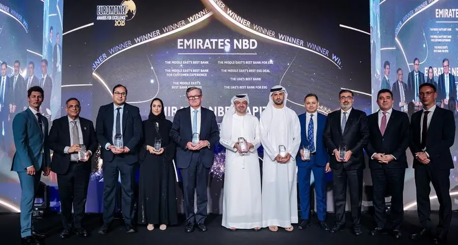 بنك الإمارات دبي الوطني يُتوّج بثماني جوائز مرموقة خلال حفل توزيع جوائز يوروموني للتميز 2025