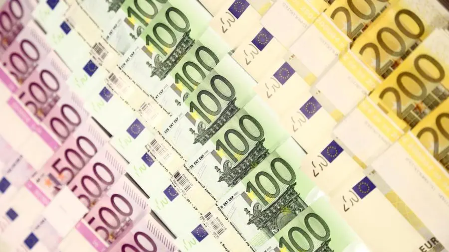 Euro dips on reports ECB chief to leave, kiwi slumps as RBNZ takes easy stance