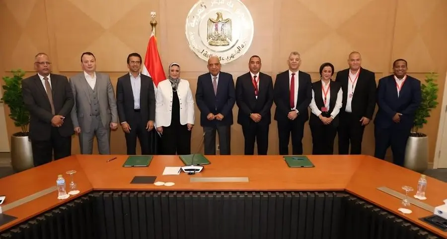 منصة الطاقة التابعة لشركة حسن علام للمرافق وإنفنيتي باور وتوقّعان اتفاقيات تكميلية مع وزارة الكهرباء لتطوير مشروعات وطنية في قطاع الطاقة المتجددة