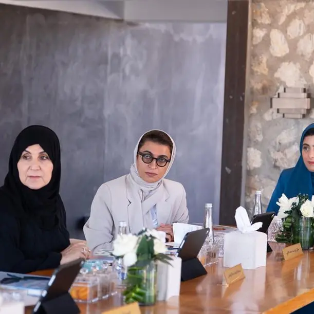 بدور القاسمي تترأس اجتماع مجلس أمناء \"كلمات\" وتضع خارطة توسّع العمل الإنساني والمعرفي لعام 2026