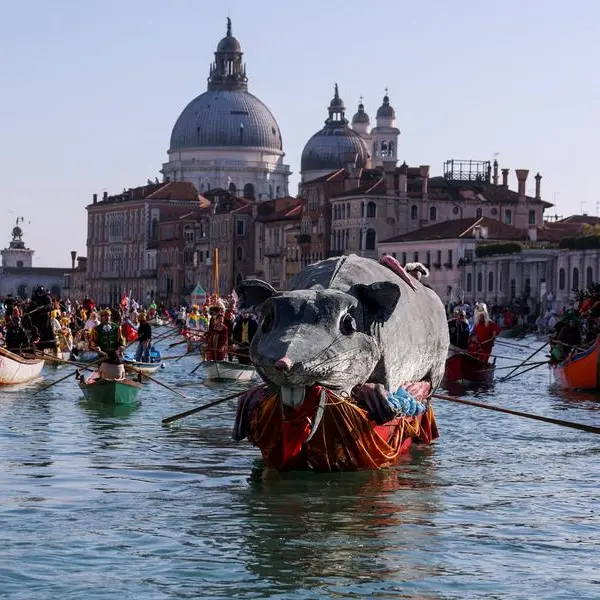 Europe loses hold on American tourists, woos Chinese, Indian travellers, survey shows