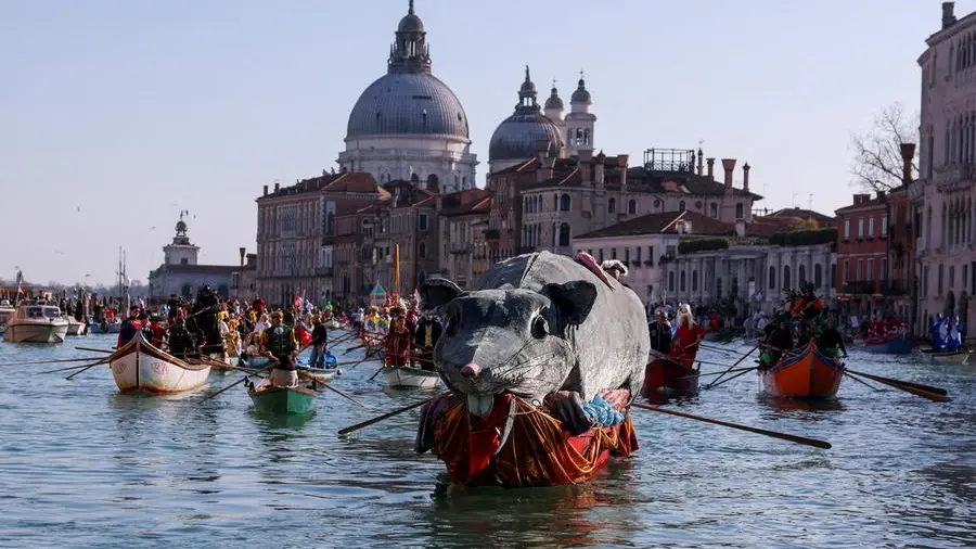 Europe loses hold on American tourists, woos Chinese, Indian travellers, survey shows