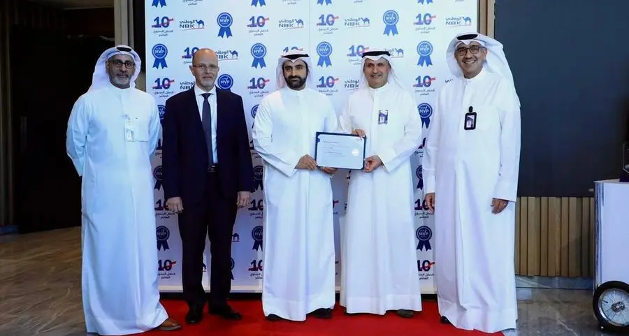 بنك الكويت الوطني يحتفي بمرور 10 سنوات على إطلاق جوائز \"الزميل المتميز\" و\"الفريق الأكثر تعاوناً\"
