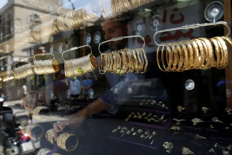 Gold rebounds from 1-month low on renewed trade uncertainty