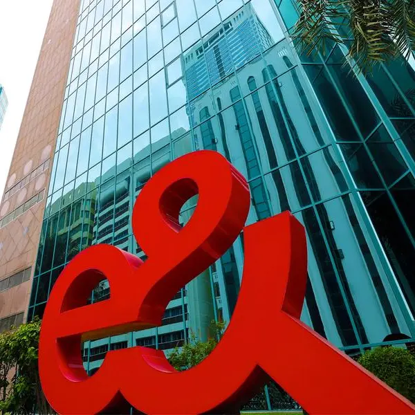 E& secures global leadership with world’s first commercial U6GHz network
