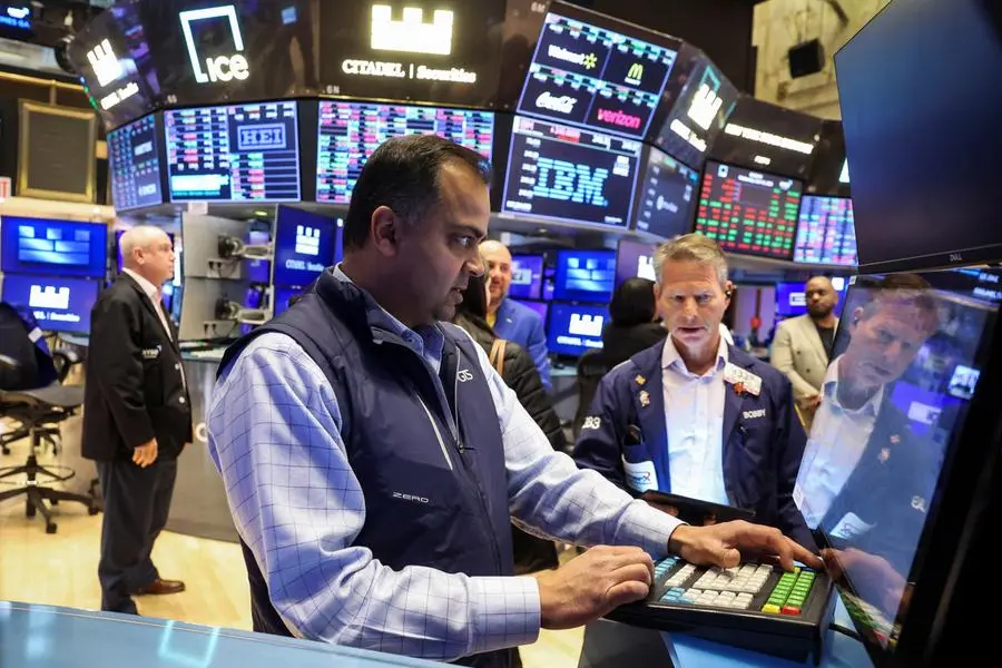 Traders work on the floor at the New York Stock Exchange (NYSE) in New York City, U.S., April 16, 2025. REUTERS/Brendan McDermid. , Reuters