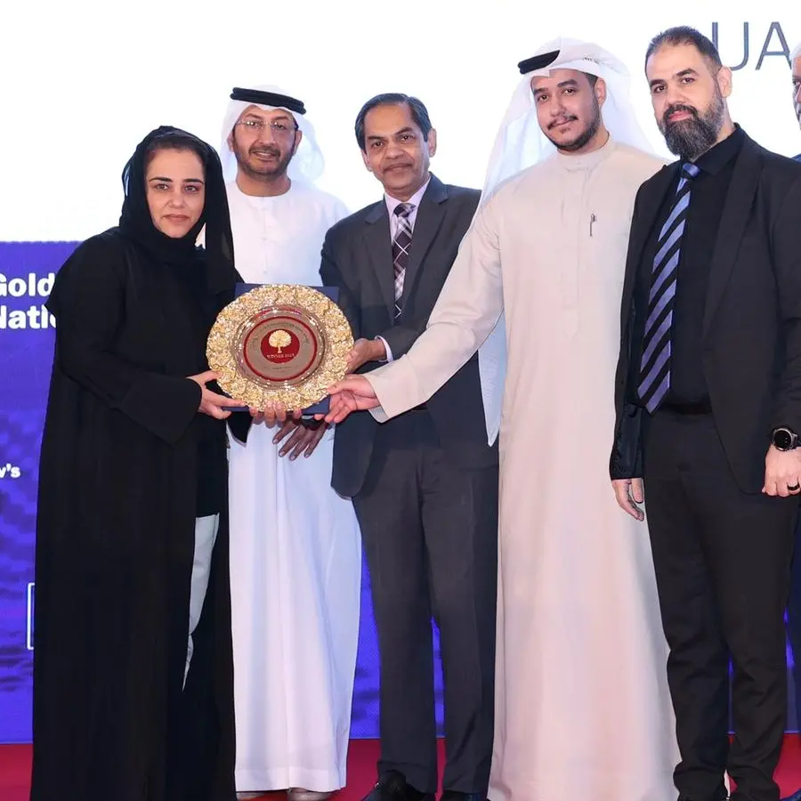 جمارك دبي تفوز بجائزة \"الطاووس الذهبي الوطنية للجودة\" لعام 2025