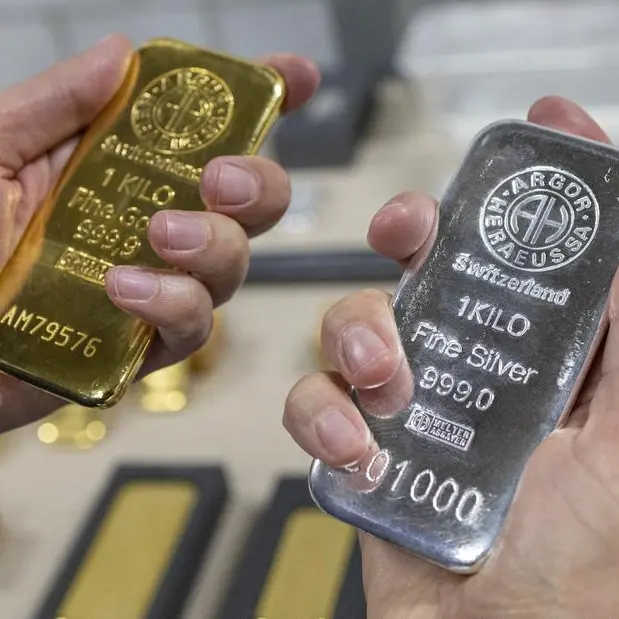 Gold, silver set for weekly losses on tech selloff and stronger dollar