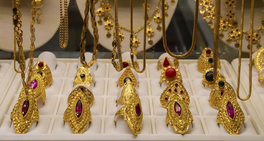 Gold heads for weekly loss on oil-driven inflation fears; markets eye Trump-Xi talks