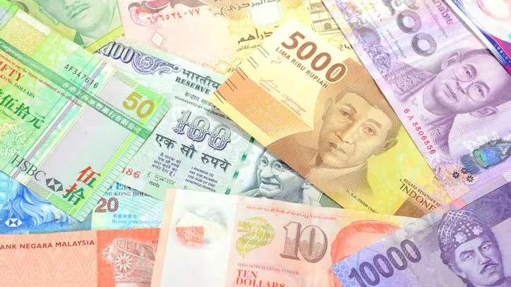 Asian currencies retreat after bonds rally; US fiscal, trade concerns persist