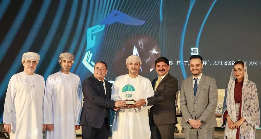 المدينة تكافل تحصد جائزة التميز في خدمة العملاء ضمن قمة وجوائز التأمين في عُمان 2026