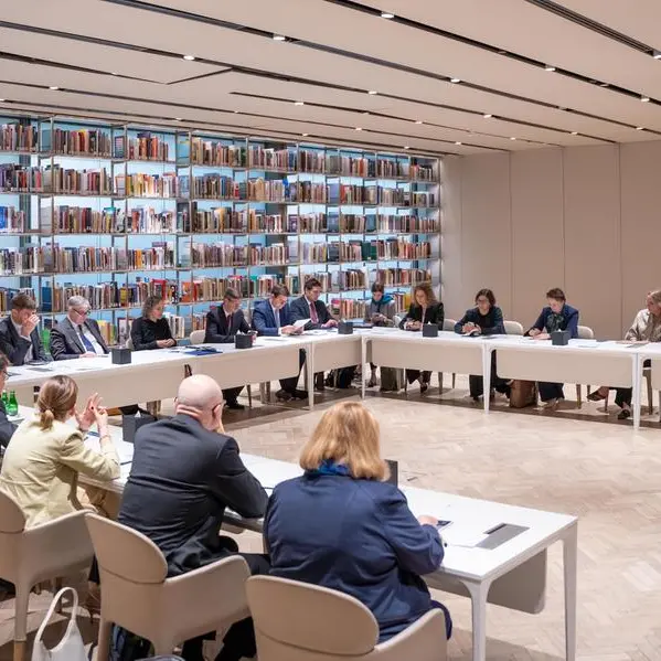 17 سفيراً ودبلوماسياً أوروبياً يبحثون مع \"علاقات الشارقة\" تعزيز الشراكات في مجالات الثقافة والتعليم والابتكار