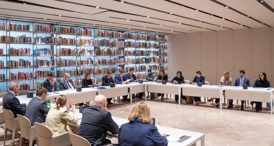 17 سفيراً ودبلوماسياً أوروبياً يبحثون مع \"علاقات الشارقة\" تعزيز الشراكات في مجالات الثقافة والتعليم والابتكار