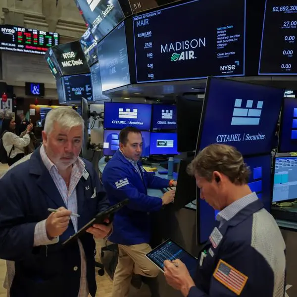 Wall St poised for weekly gain as futures climb on Middle East peace hopes