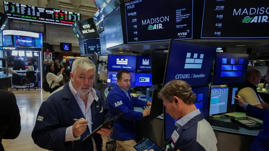 Wall St poised for weekly gain as futures climb on Middle East peace hopes