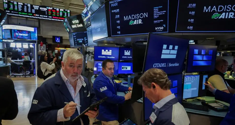 Wall St poised for weekly gain as futures climb on Middle East peace hopes
