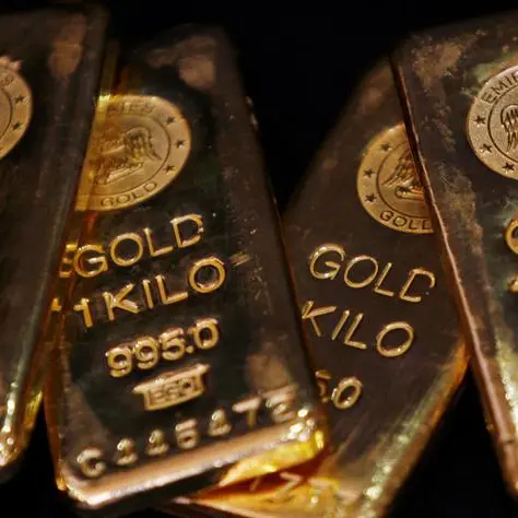 Gold falls 1% as investors book profits, Treasury yields rise