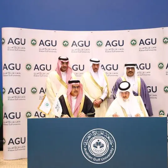 جامعة الخليج العربي توقّع عقود مشاريع إستراتيجية لاستكمال المدينة الطبية وتنفيذ مشاريع تطويرية في مرافق الجامعة