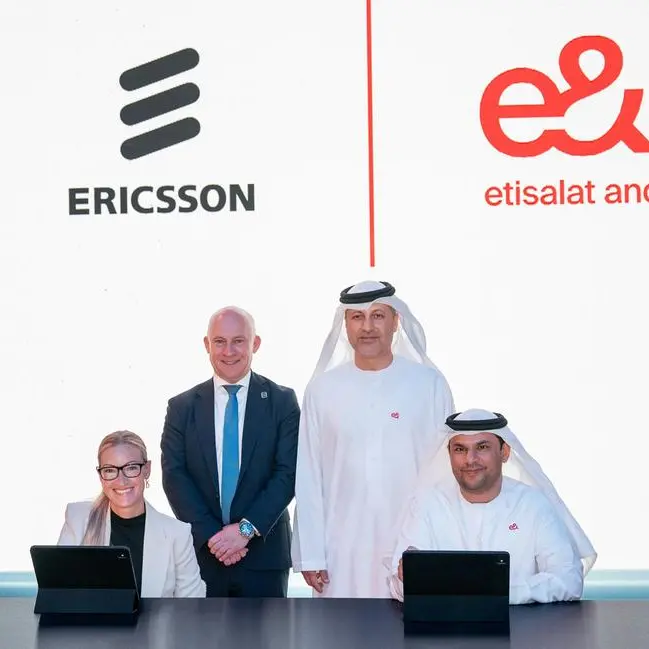 إريكسون و\"إي آند\" توقعان مذكرة تفاهم لتعزيز التحول الرقمي من خلال شبكات الجيل الخامس الخاصة