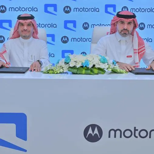 «موبايلي» و«موتورولا» تطلقان مجموعة Razr Fold - كأس العالم FIFA 26™ حصريًا في المملكة