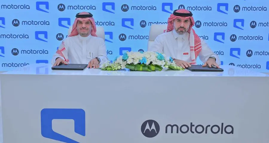 «موبايلي» و«موتورولا» تطلقان مجموعة Razr Fold - كأس العالم FIFA 26™ حصريًا في المملكة