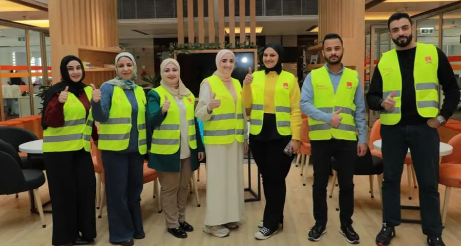 Orange renews its commitment to corporate social responsibility by empowering employees