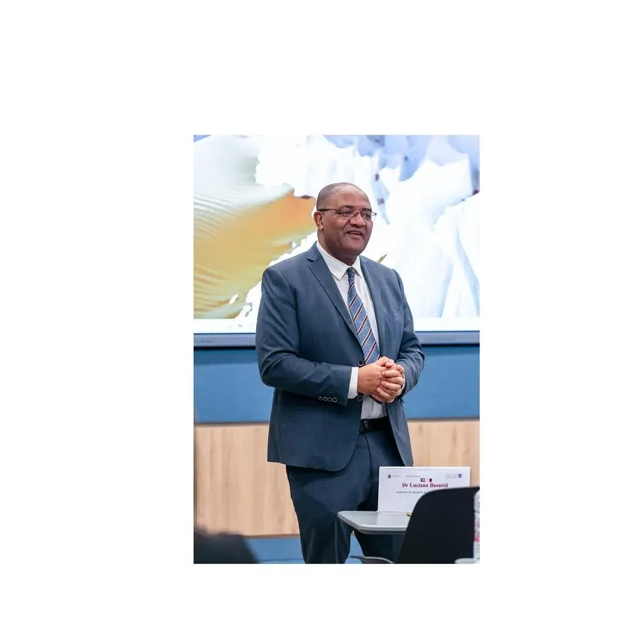 عميد كلية محمد بن راشد للإدارة الحكومية: برامجنا مختبر استراتيجي لإعداد قيادات حكومة المستقبل وتصدير التجربة الإماراتية للعالم