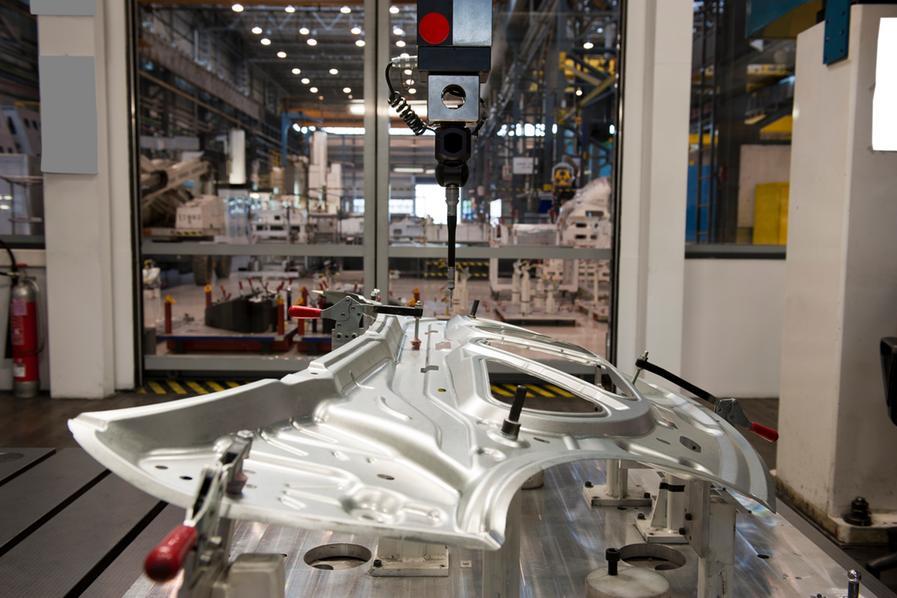 Egypt's minister, automakers discuss localizing car sheet metal production