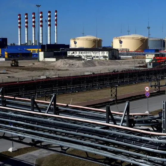 Oil little changed as traders assess supply risks