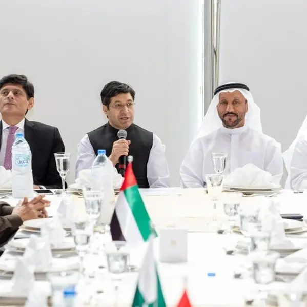 غرفة الشارقة تؤكد التزامها بتعزيز التعاون والشراكة الاستراتيجية مع مجتمع الأعمال في باكستان