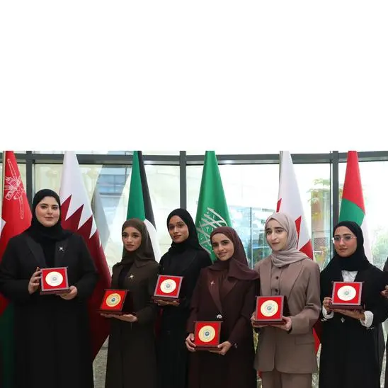 جامعة الخليج العربي تحتفي بالطلبة المتفوقين بكلية الطب والعلوم الصحية